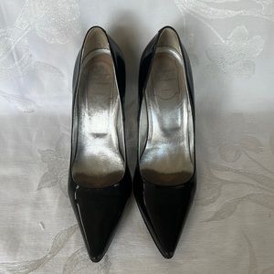 Roger Vivier Black Patent Leather Pumps sz 39